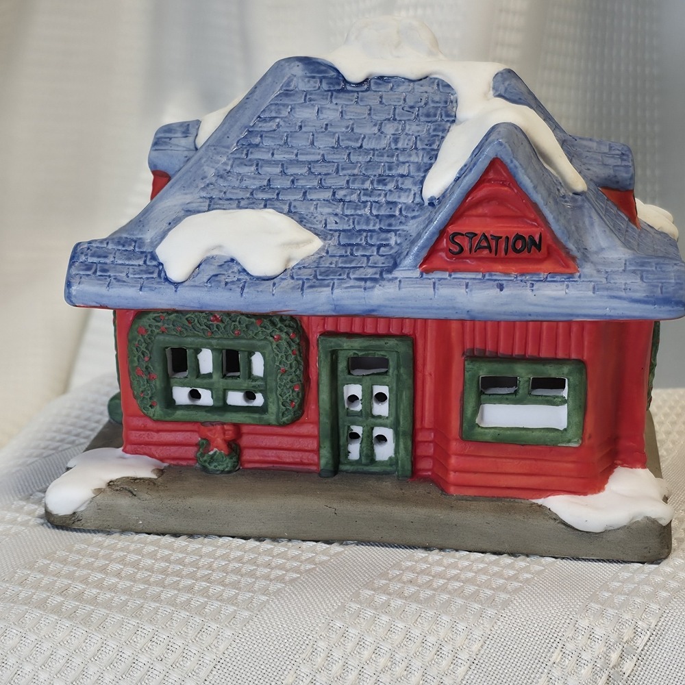 Christmas Village Train Station Vintage Hand Painted Ceramic 1991‎